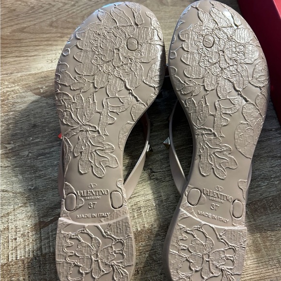 Brand New Valentino Jelly Slides. NEVER WORN! Dust bag and box! Size 37 (7) - Picture 7 of 7